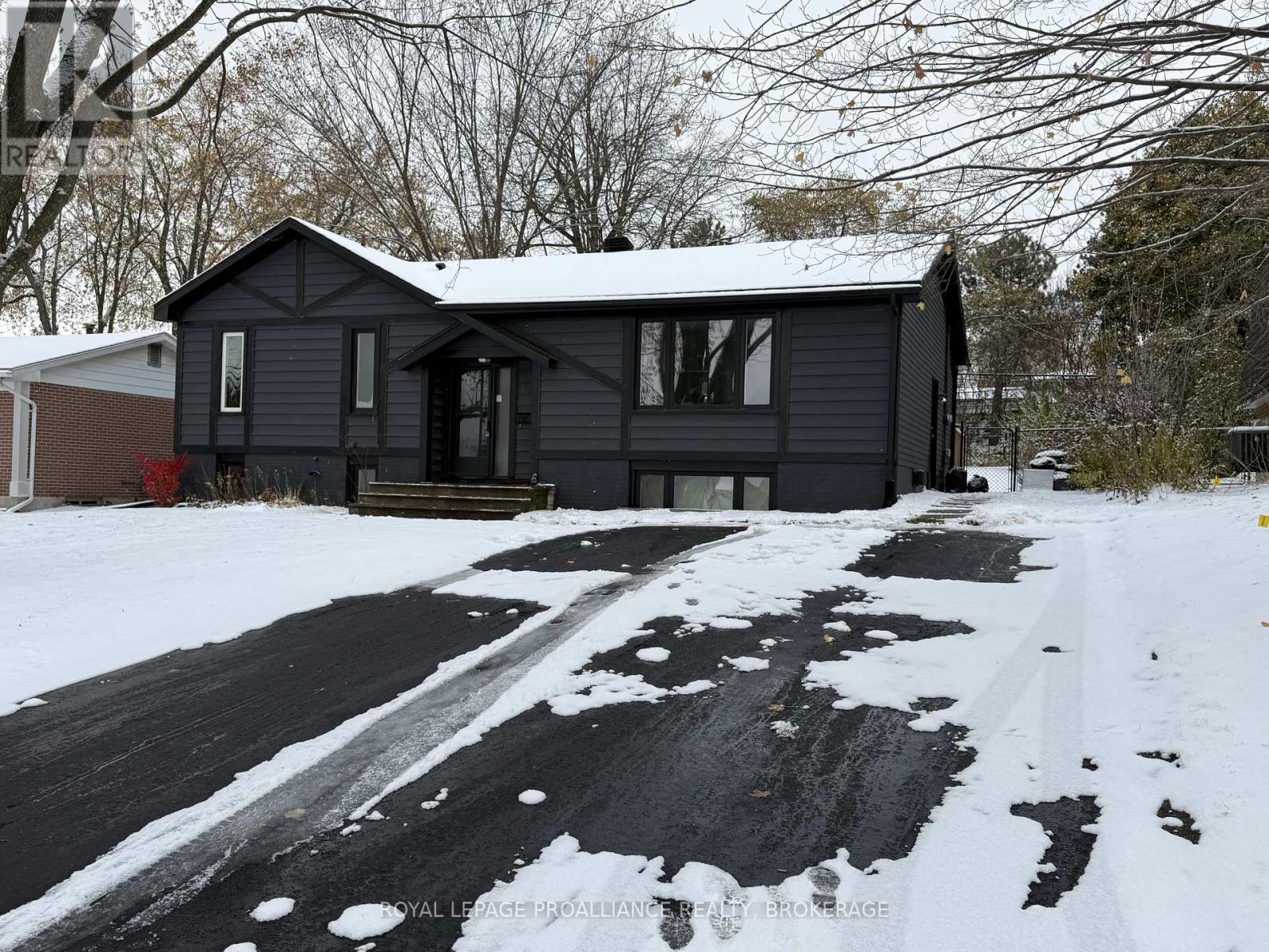 1000 Bourne Crescent, Kingston, Ontario  K7M 6N4 - Photo 25 - X12533136