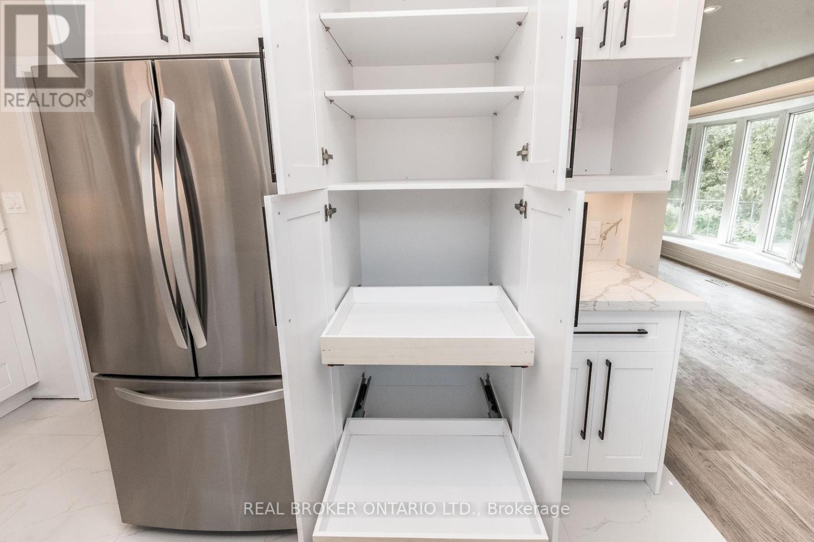 Upper - 1821 Truscott Drive, Mississauga, Ontario L5J 2A1 - Photo 22 - W12505940