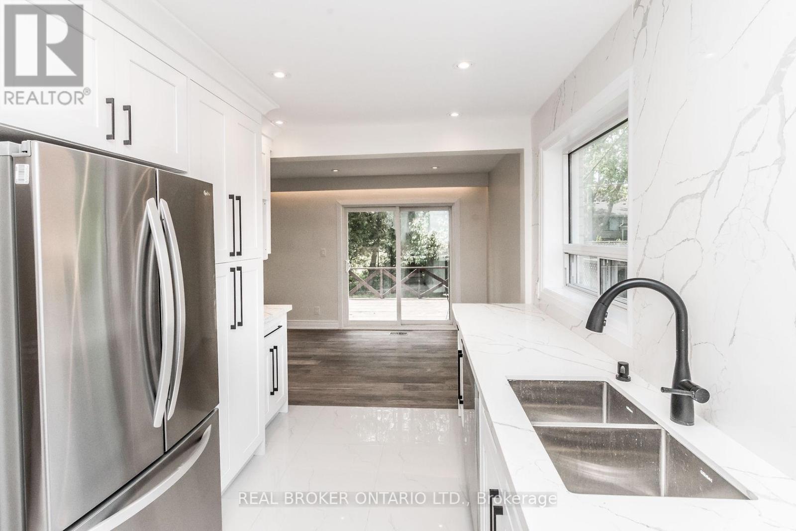 Upper - 1821 Truscott Drive, Mississauga, Ontario L5J 2A1 - Photo 20 - W12505940