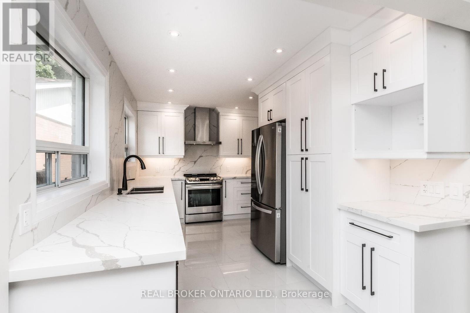 Upper - 1821 Truscott Drive, Mississauga, Ontario L5J 2A1 - Photo 16 - W12505940