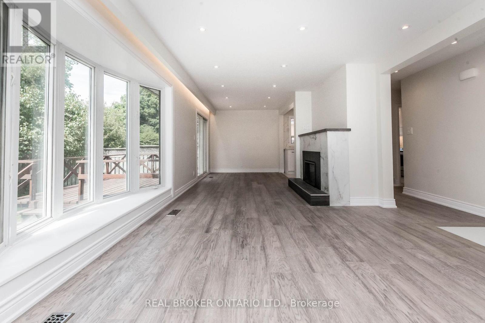 Upper - 1821 Truscott Drive, Mississauga, Ontario L5J 2A1 - Photo 14 - W12505940