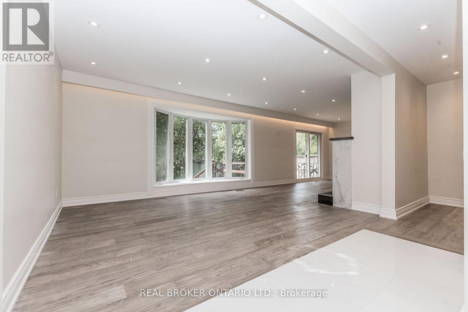 Upper - 1821 Truscott Drive, Mississauga, Ontario L5J 2A1 - Photo 11 - W12505940