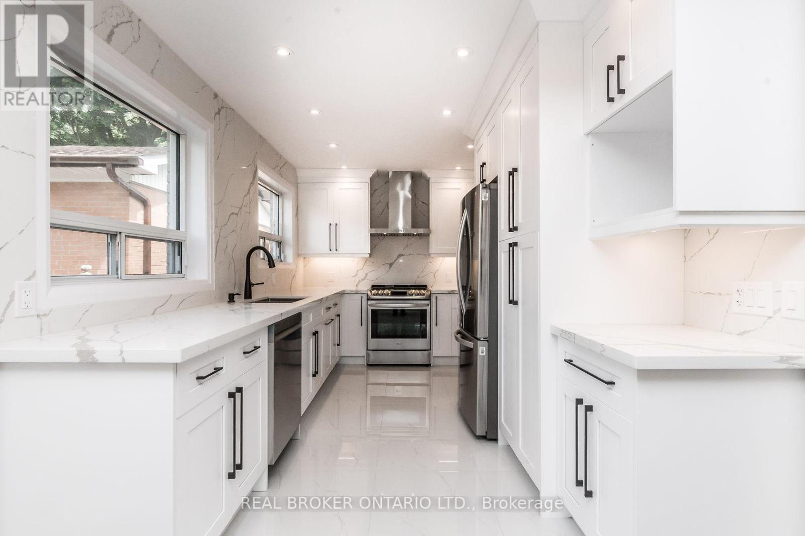 Upper - 1821 Truscott Drive, Mississauga, Ontario L5J 2A1 - Photo 21 - W12505940