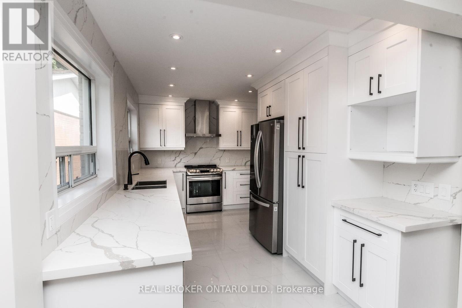 Upper - 1821 Truscott Drive, Mississauga, Ontario L5J 2A1 - Photo 17 - W12505940