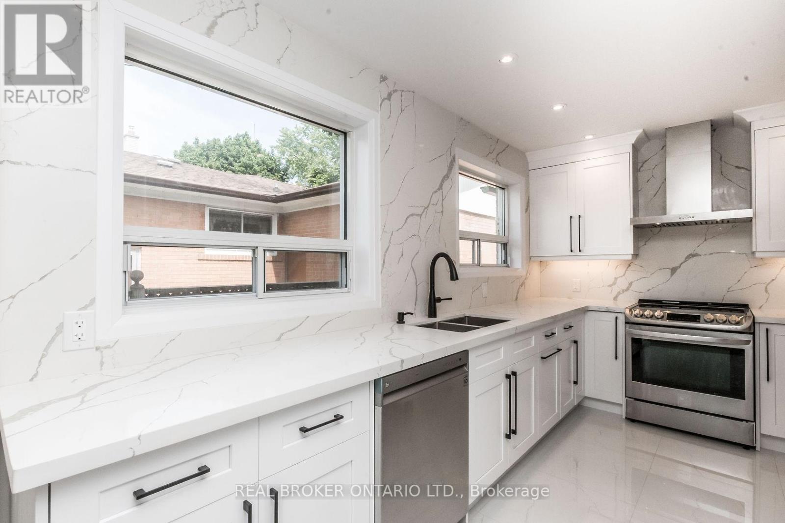 Upper - 1821 Truscott Drive, Mississauga, Ontario L5J 2A1 - Photo 19 - W12505940