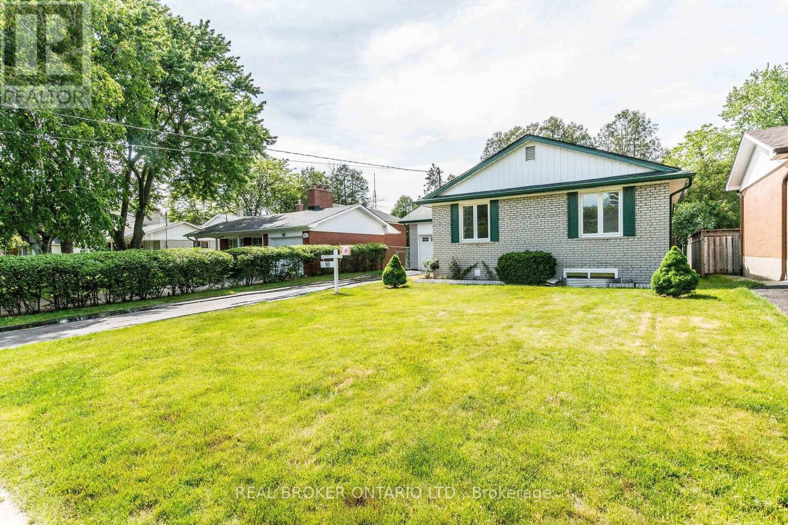 Upper - 1821 Truscott Drive, Mississauga, Ontario L5J 2A1 - Photo 3 - W12505940