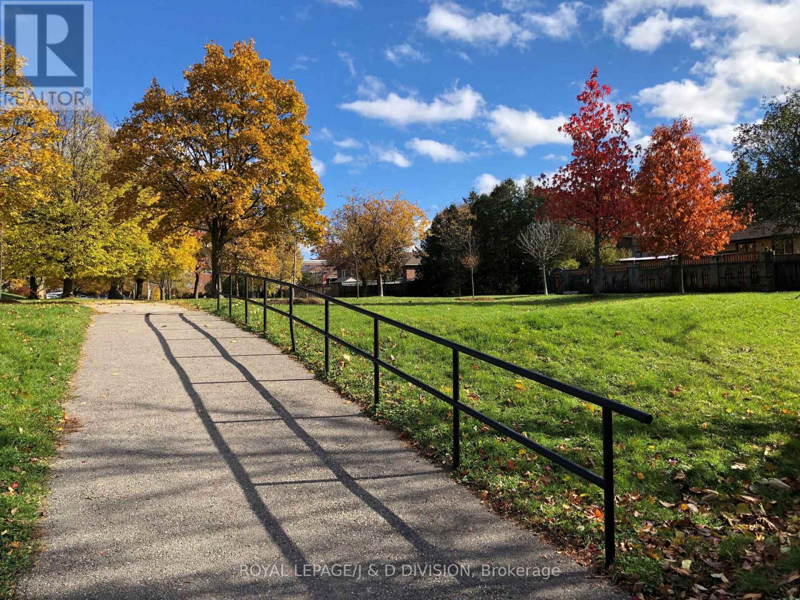 27 Paramount Court, Toronto, Ontario  M6M 2L3 - Photo 49 - W12532718