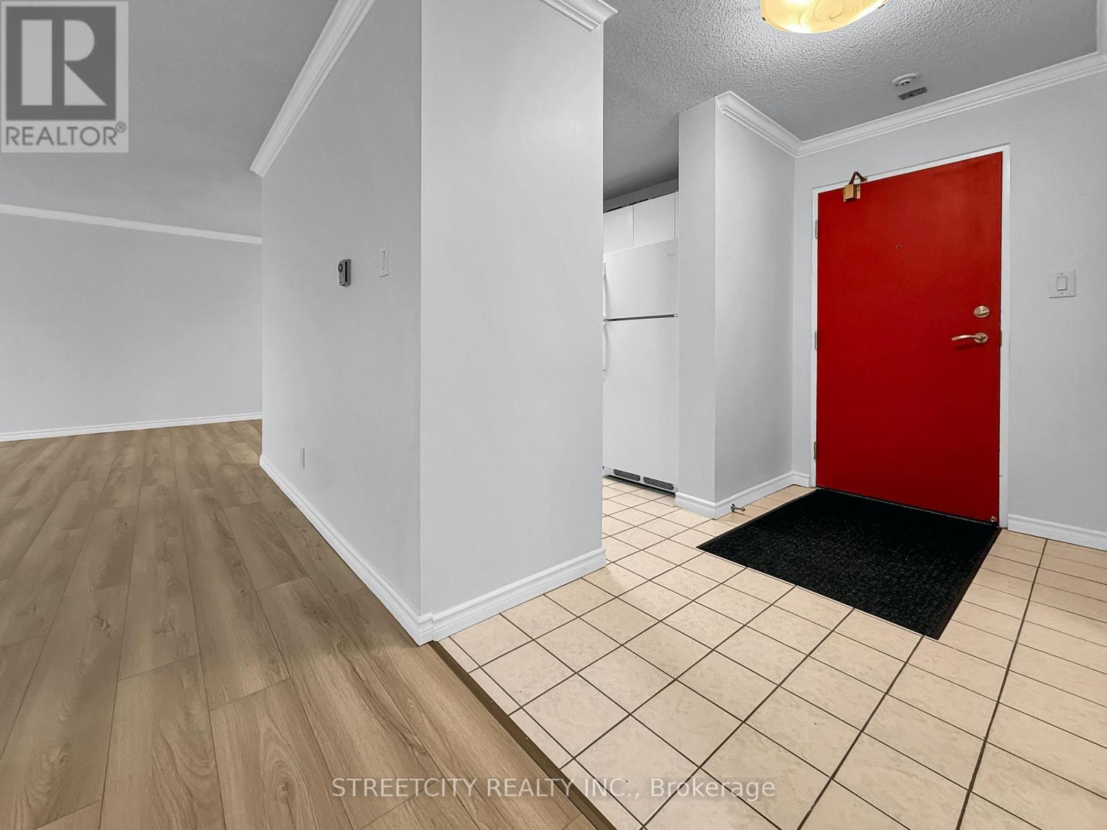 1714 - 45 Pond Mills Road, London South, Ontario  N5Z 4W5 - Photo 3 - X12532892