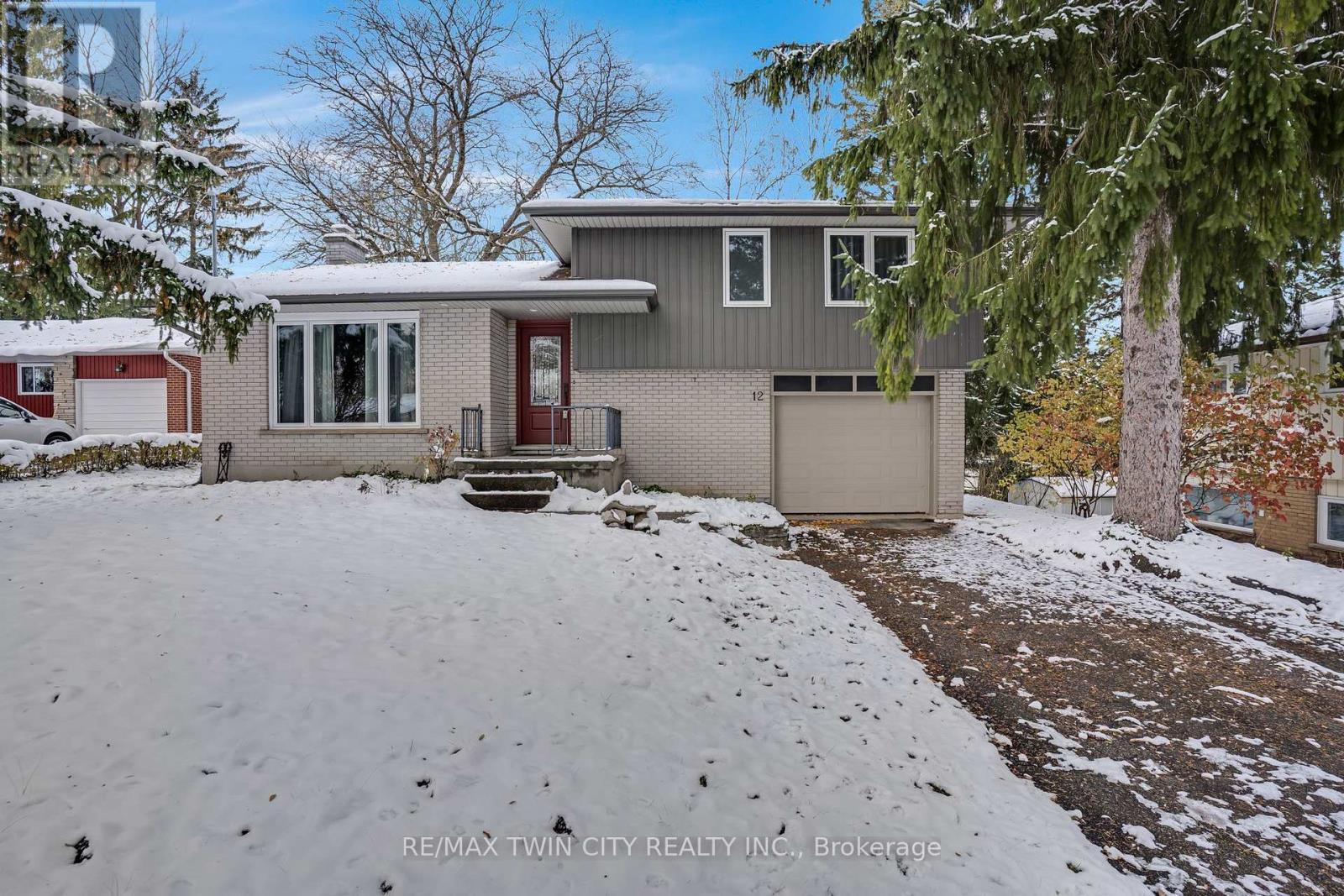 12 SYCAMORE PLACE, Kitchener, Ontario