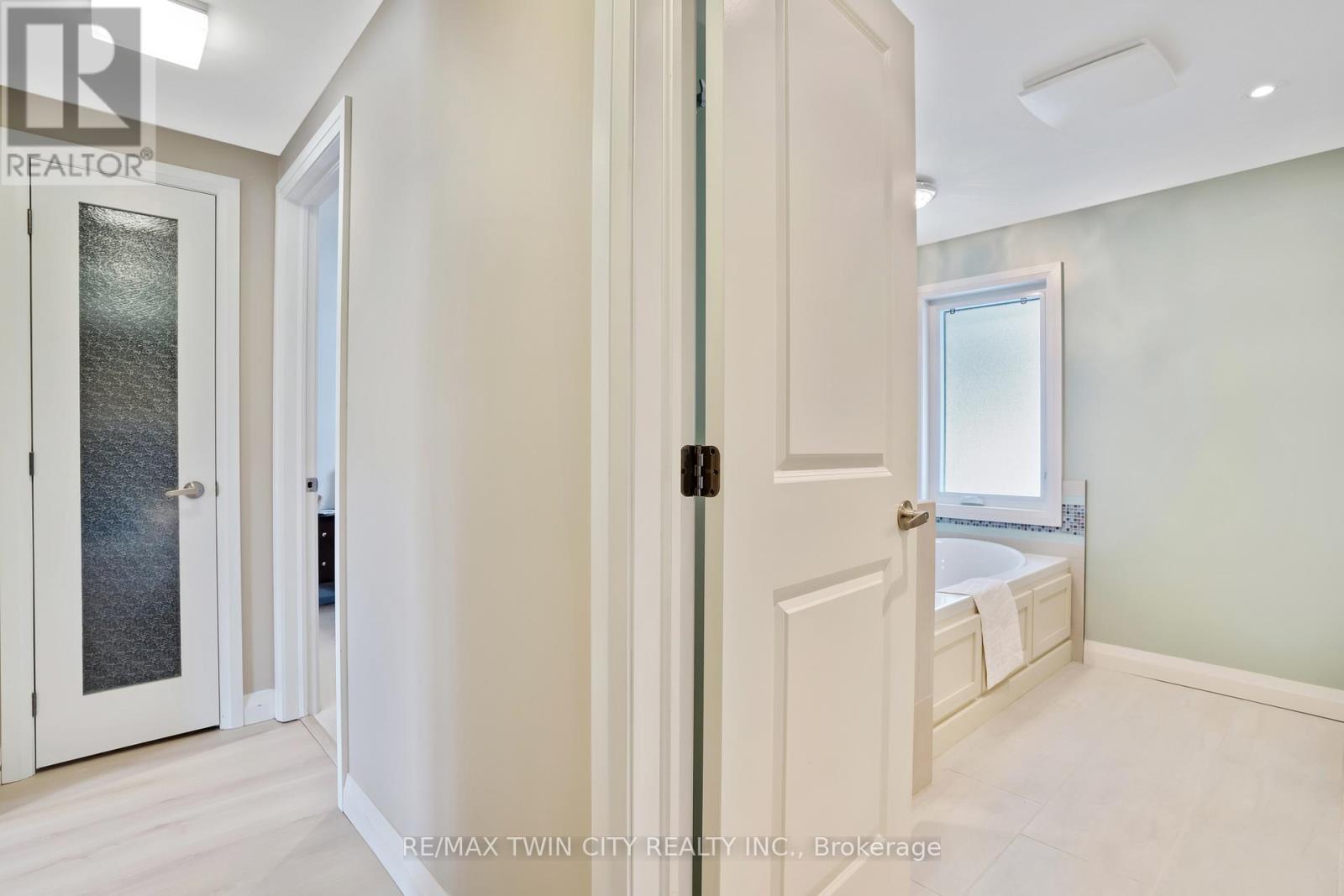 12 Sycamore Place, Kitchener, Ontario  N2M 4G1 - Photo 17 - X12532836