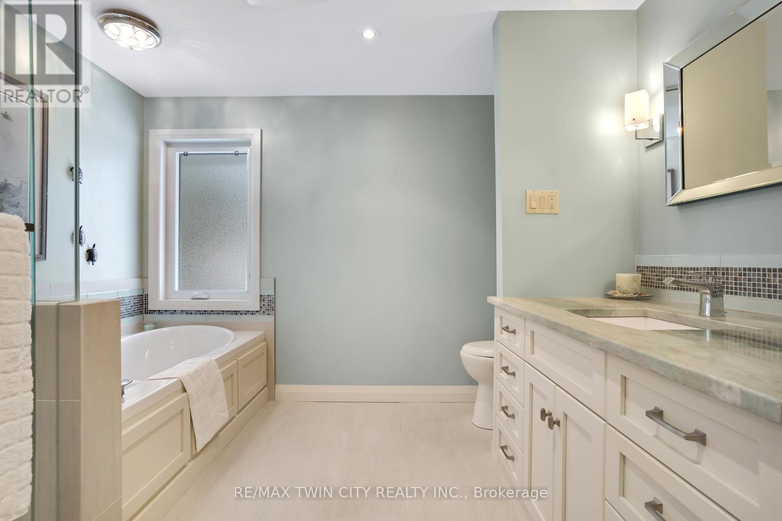 12 Sycamore Place, Kitchener, Ontario  N2M 4G1 - Photo 18 - X12532836