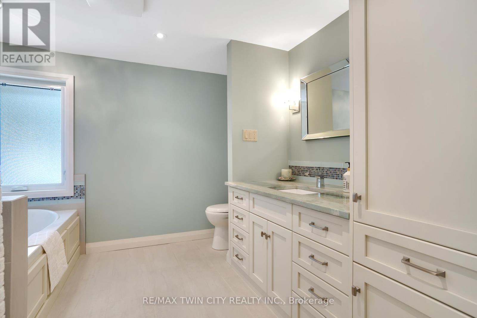 12 Sycamore Place, Kitchener, Ontario  N2M 4G1 - Photo 19 - X12532836