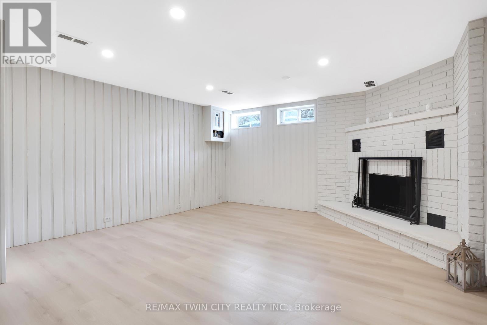 12 Sycamore Place, Kitchener, Ontario  N2M 4G1 - Photo 32 - X12532836