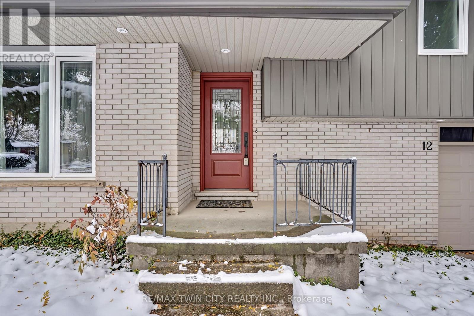 12 Sycamore Place, Kitchener, Ontario  N2M 4G1 - Photo 4 - X12532836