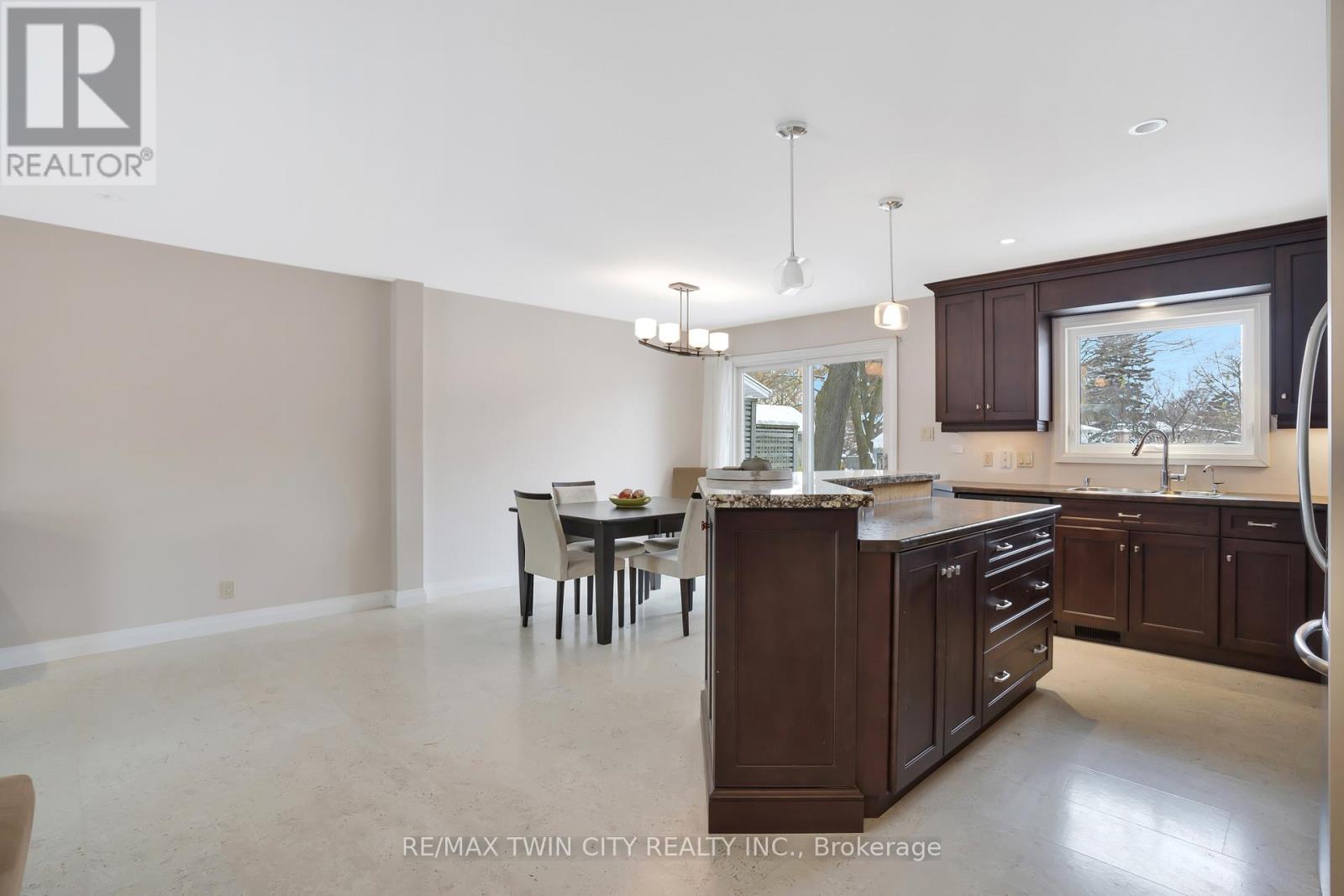 12 Sycamore Place, Kitchener, Ontario  N2M 4G1 - Photo 7 - X12532836