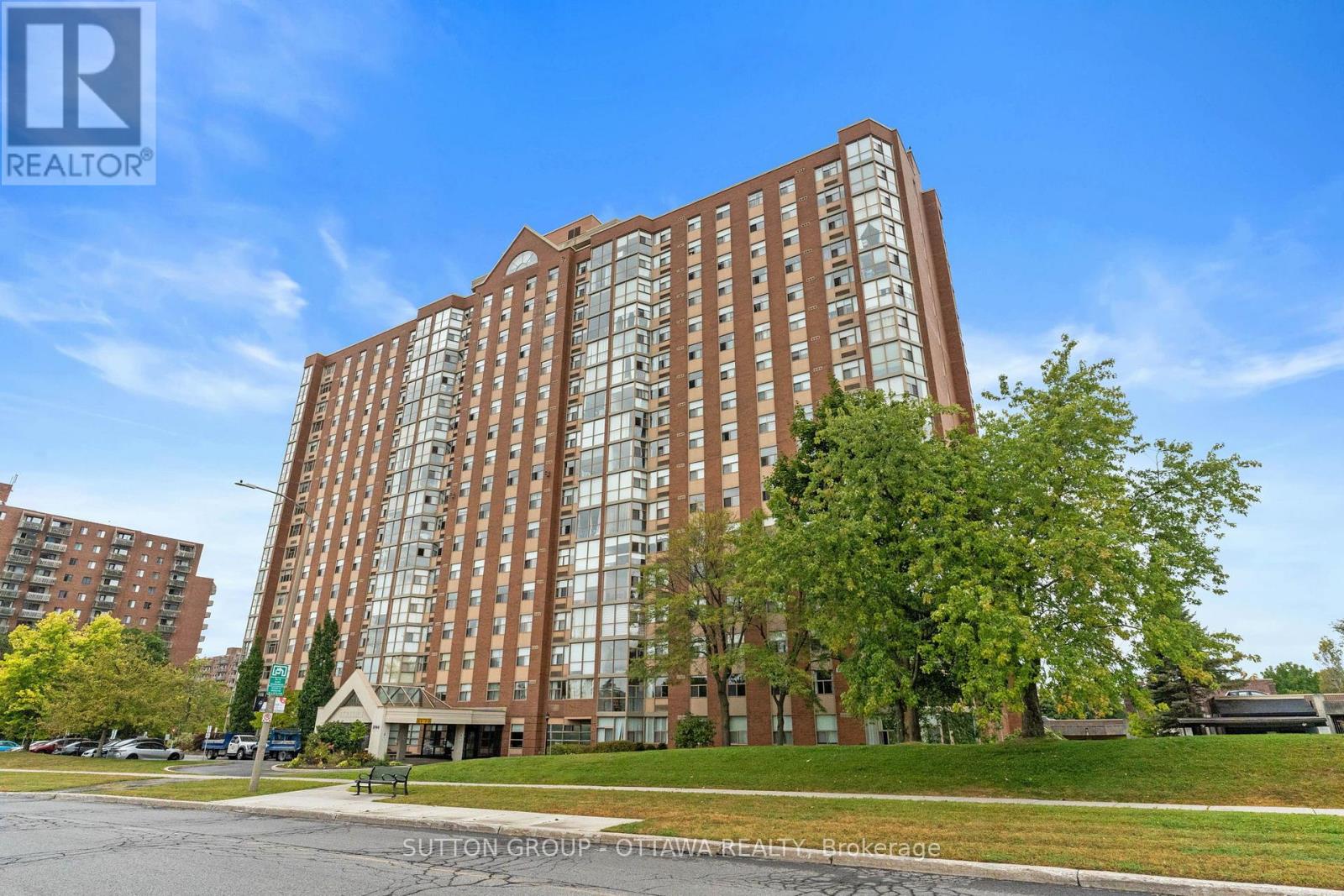 1111 - 2760 Carousel Crescent, Ottawa, Ontario K1T 2N4 - Photo 4 - X12533066