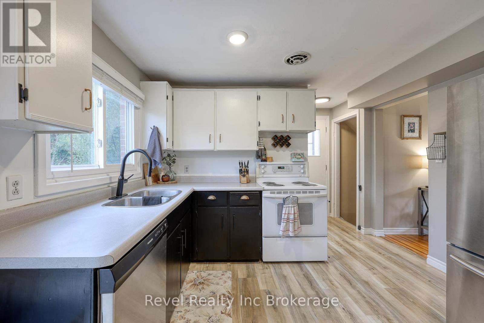 1011b Vanier Avenue, Woodstock, Ontario N4S 4K5 - Photo 12 - X12532932