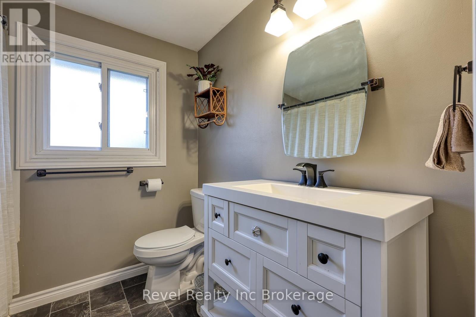 1011b Vanier Avenue, Woodstock, Ontario N4S 4K5 - Photo 14 - X12532932