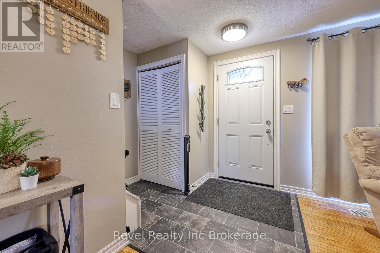 1011b Vanier Avenue, Woodstock, Ontario N4S 4K5 - Photo 6 - X12532932