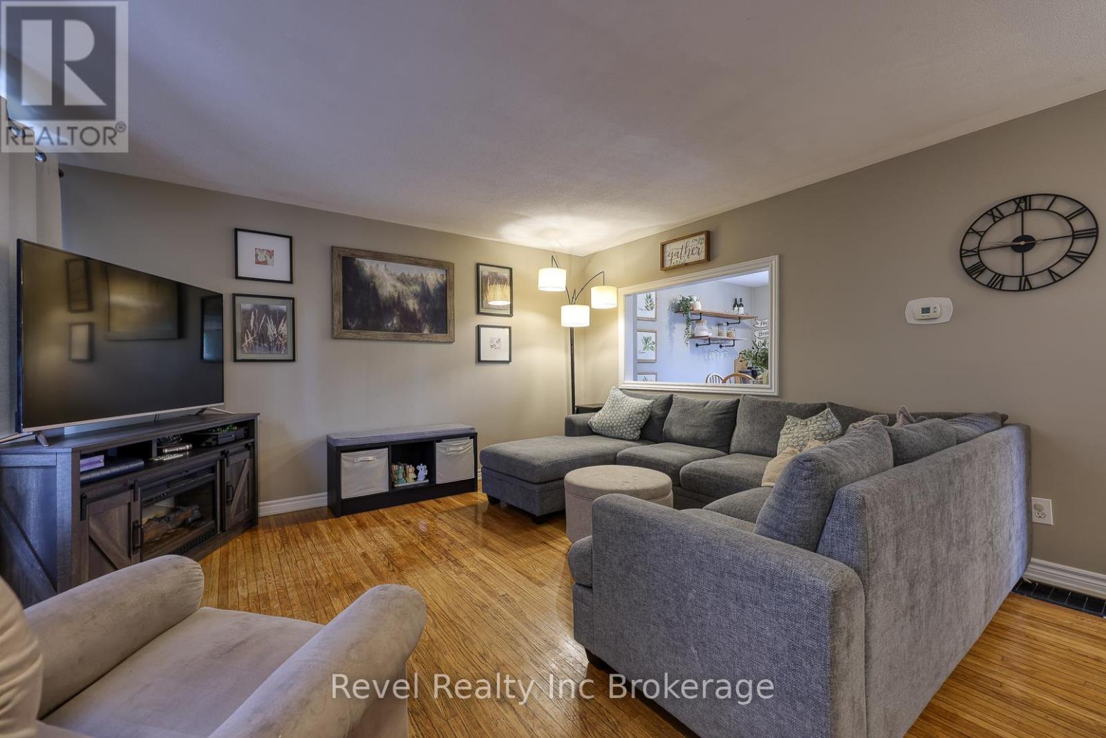 1011b Vanier Avenue, Woodstock, Ontario N4S 4K5 - Photo 7 - X12532932