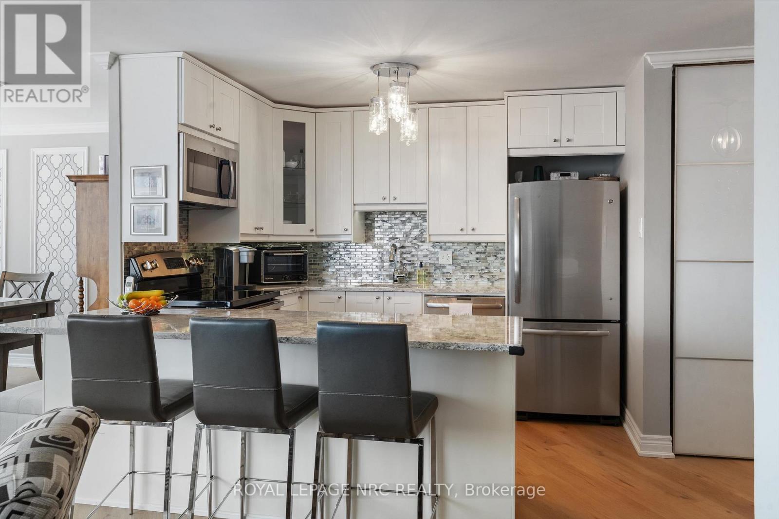 901 - 7 Gale Crescent, St. Catharines, Ontario  L2R 7M8 - Photo 7 - X12533182