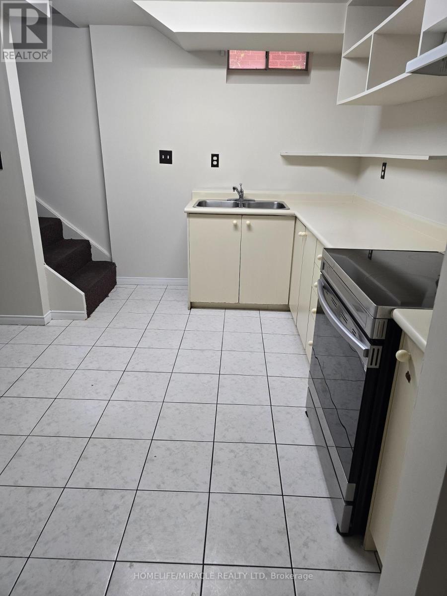 Bsmt - 1128 Swinbourne Drive, Mississauga, Ontario L5V 1C2 - Photo 3 - W12488158