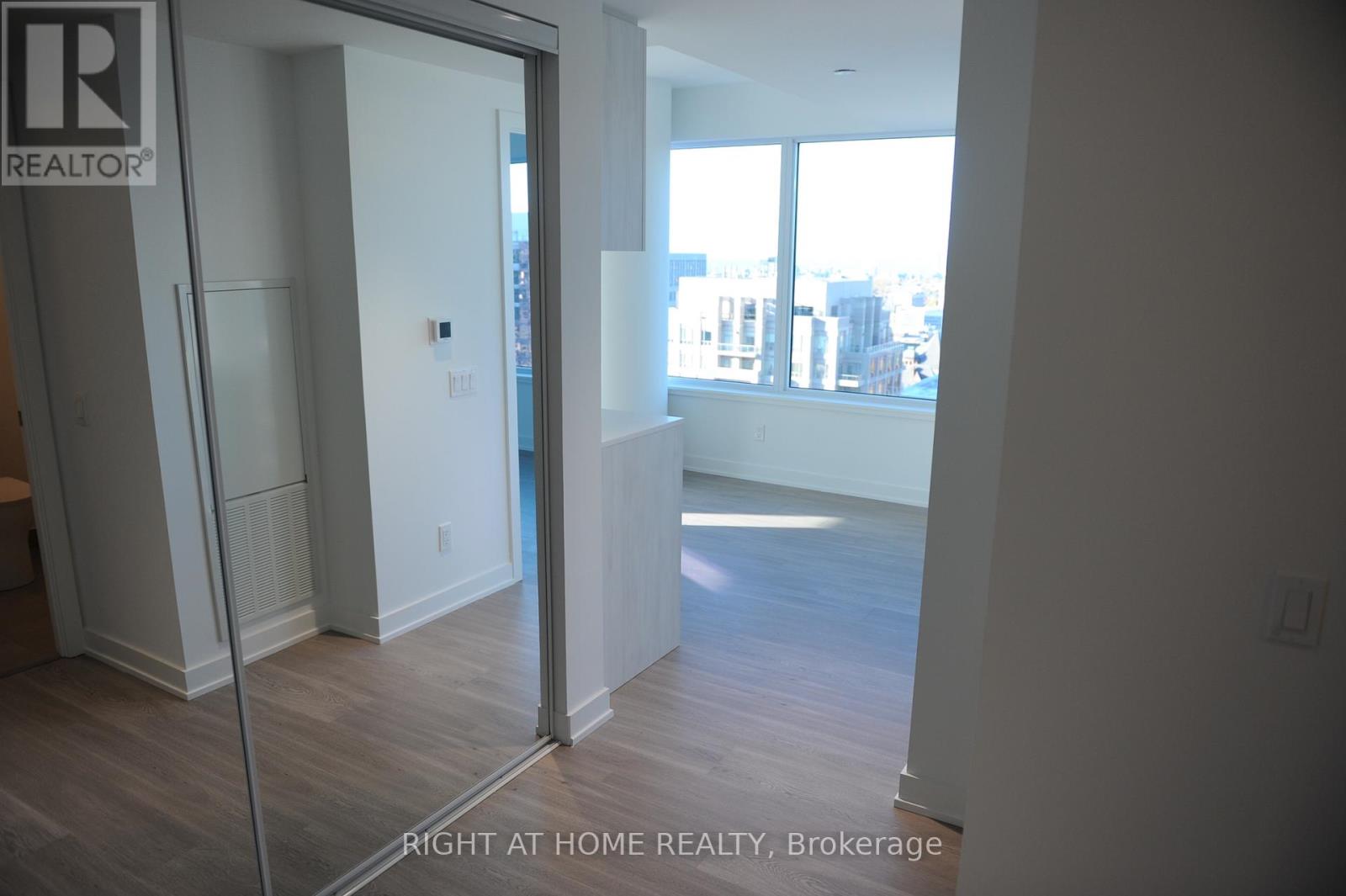 3816 - 8 Wellesley Street W, Toronto, Ontario  M4Y 0J5 - Photo 13 - C12532884