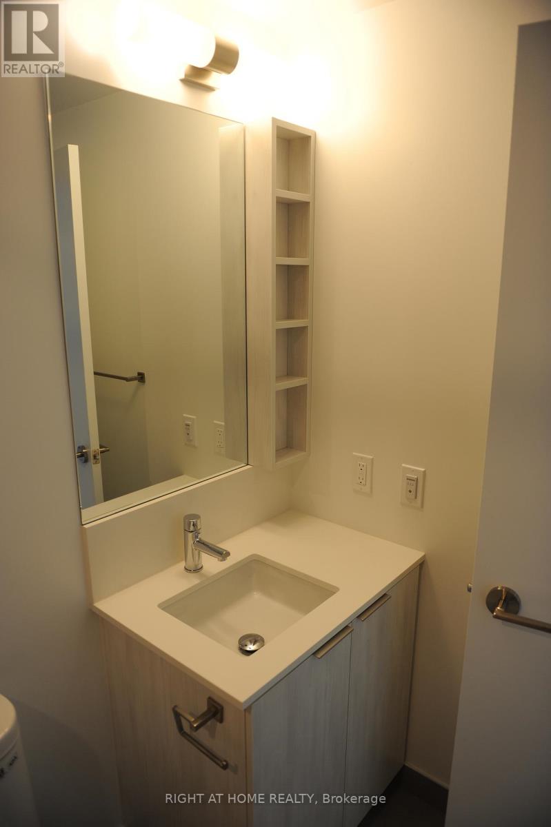 3816 - 8 Wellesley Street W, Toronto, Ontario  M4Y 0J5 - Photo 16 - C12532884