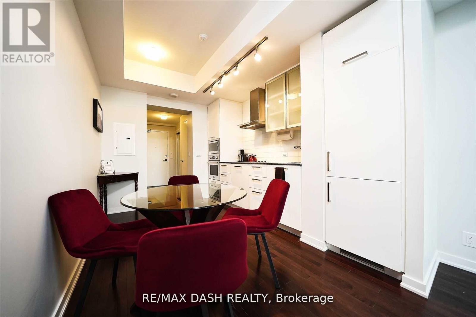 6007 - 14 York Street, Toronto, Ontario  M5J 2Z2 - Photo 2 - C12533004