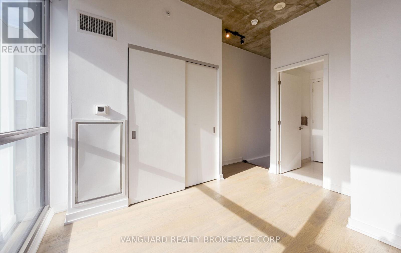 1010 - 39 Brant Street, Toronto, Ontario  M5V 0M8 - Photo 27 - C12533070