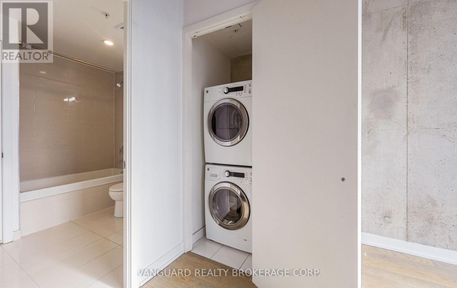 1010 - 39 Brant Street, Toronto, Ontario  M5V 0M8 - Photo 32 - C12533070