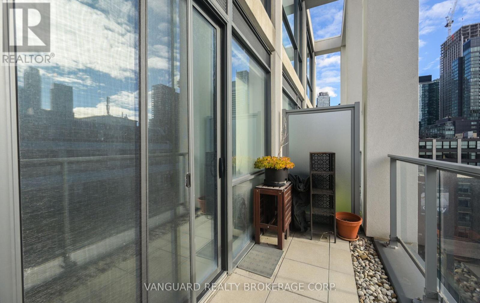 1010 - 39 Brant Street, Toronto, Ontario  M5V 0M8 - Photo 34 - C12533070