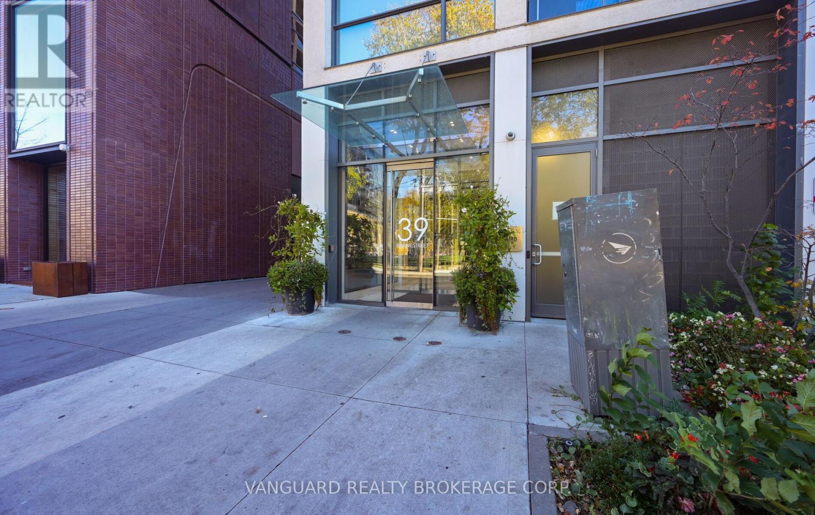 1010 - 39 Brant Street, Toronto, Ontario  M5V 0M8 - Photo 5 - C12533070