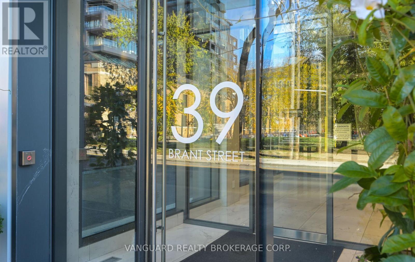 1010 - 39 Brant Street, Toronto, Ontario  M5V 0M8 - Photo 6 - C12533070