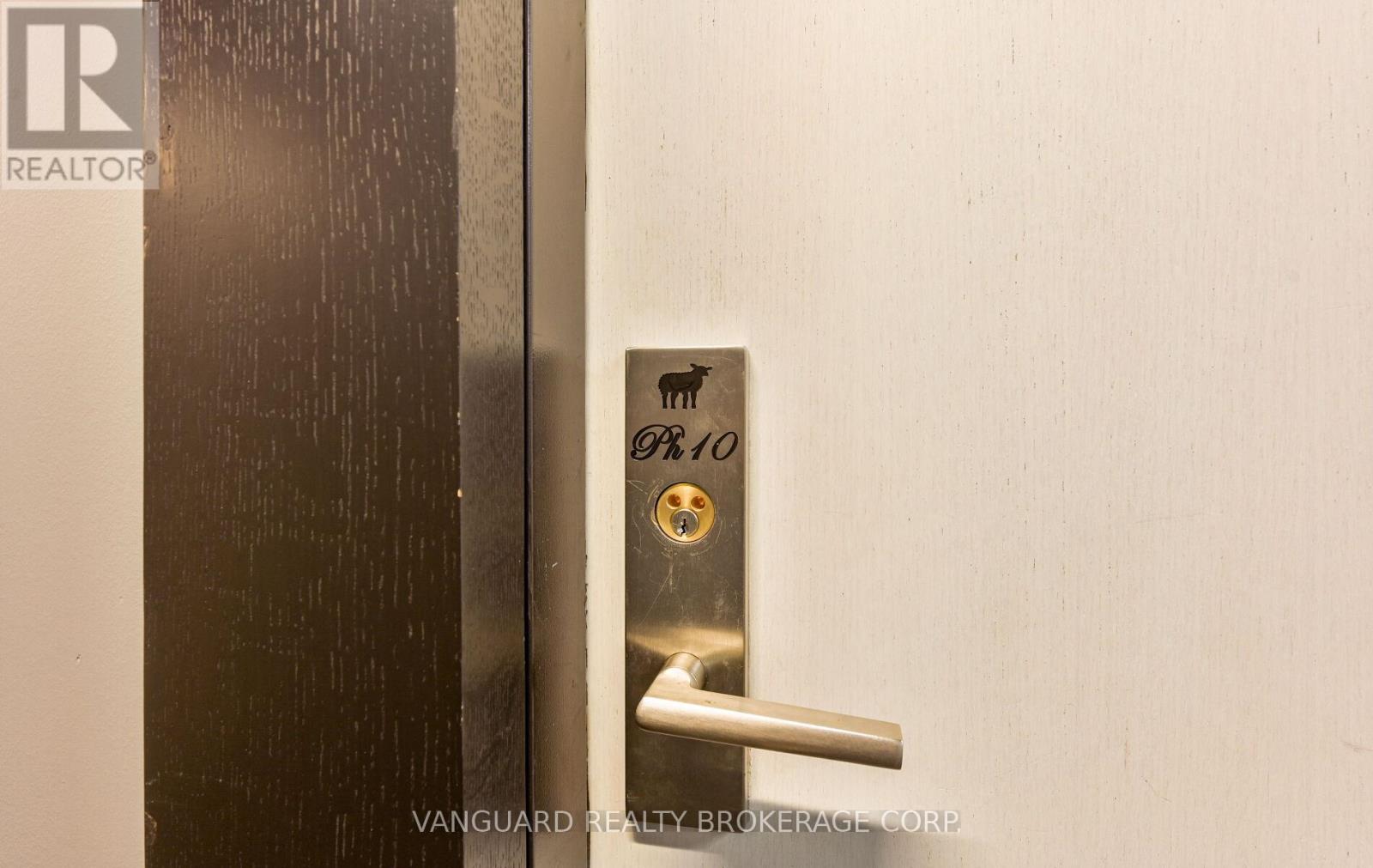 1010 - 39 Brant Street, Toronto, Ontario  M5V 0M8 - Photo 8 - C12533070