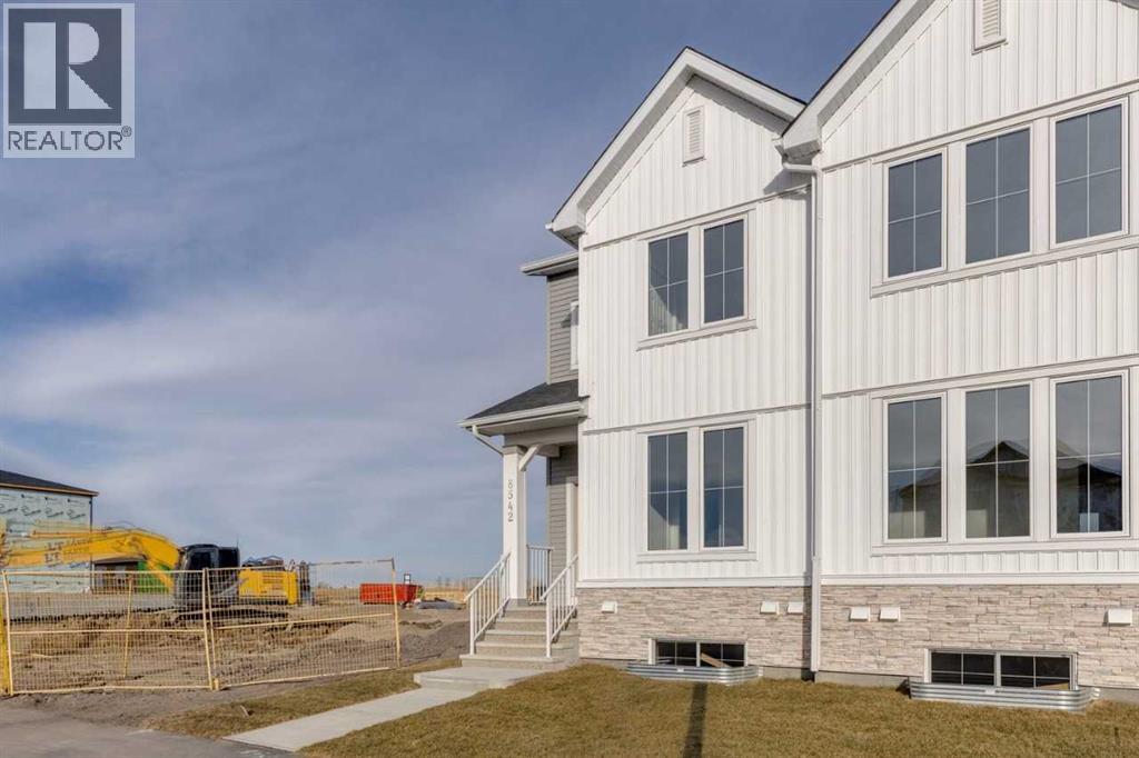 8546 Huxbury Drive Ne, Calgary, Alberta  T2A 4Y1 - Photo 3 - A2247764