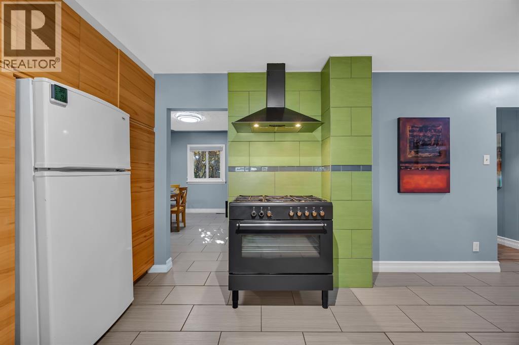 7932 36 Avenue Nw, Calgary, Alberta  T3B 1V7 - Photo 11 - A2264667