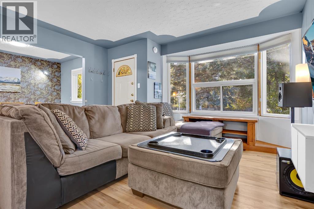 7932 36 Avenue Nw, Calgary, Alberta  T3B 1V7 - Photo 4 - A2264667