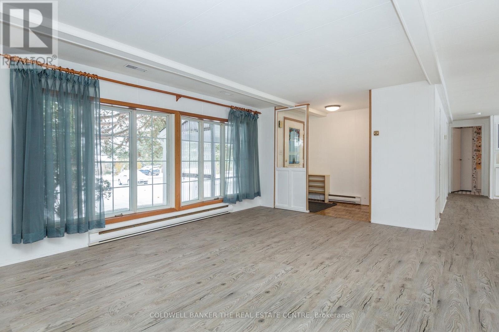 3 Maple Court, Innisfil, Ontario  L9S 1N9 - Photo 4 - N12533014