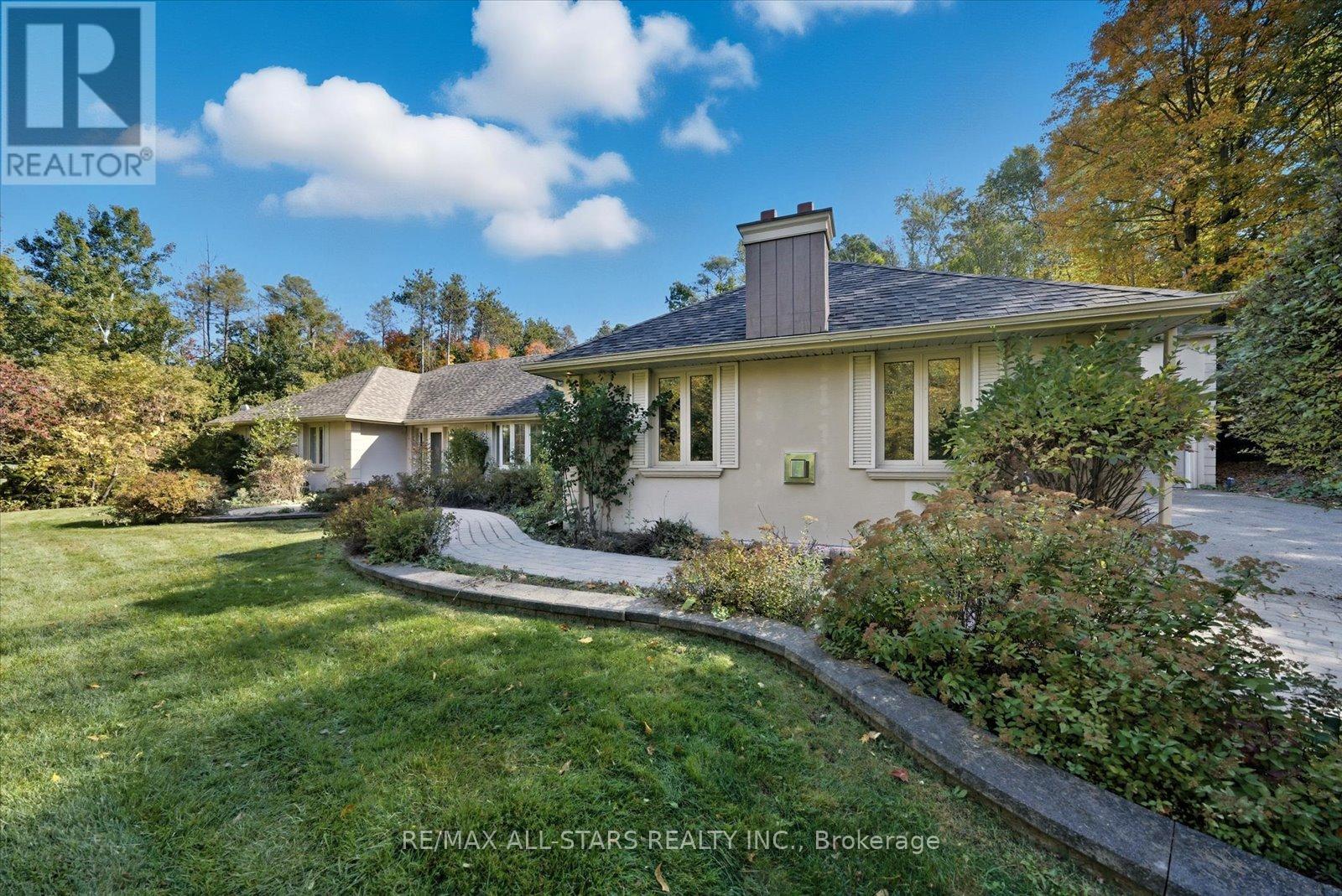 40 Algonquin Forest Drive, East Gwillimbury, Ontario  L9N 0C6 - Photo 5 - N12533030