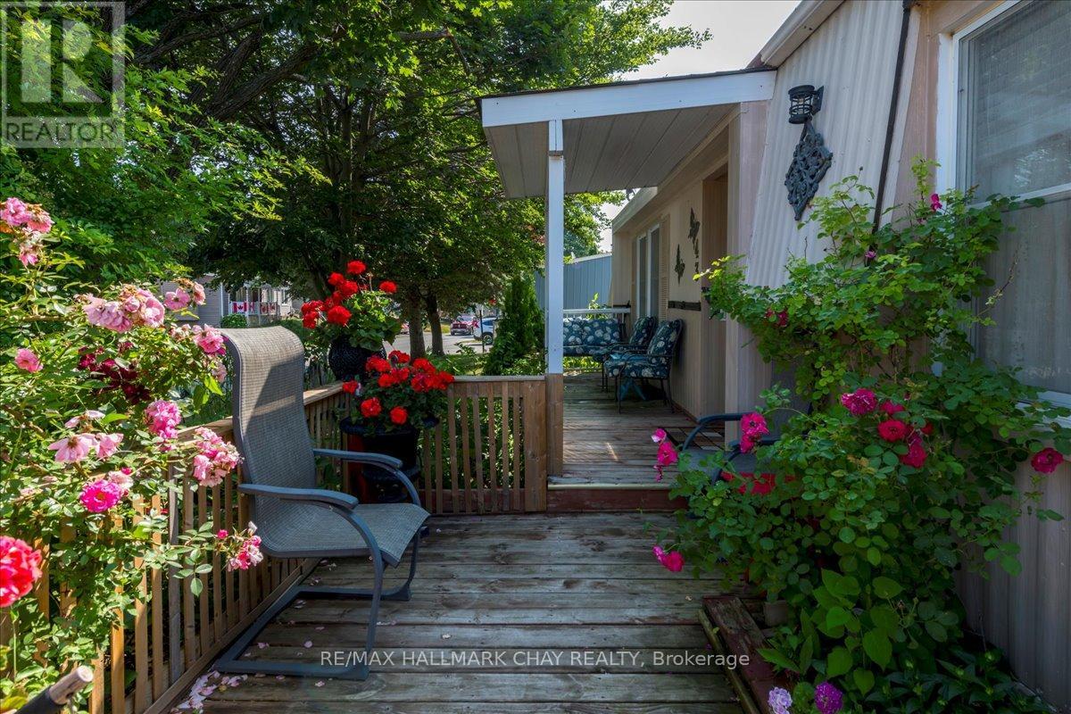 43 Linden Lane, Innisfil, Ontario  L9S 1P2 - Photo 2 - N12533054