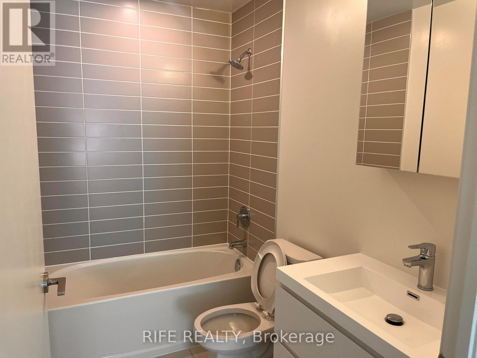 304 - 38 Simcoe Promenade, Markham, Ontario  L6G 0H7 - Photo 12 - N12533058