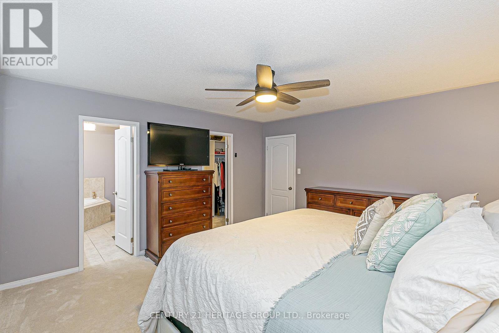 122 Beare Trail, Newmarket, Ontario  L3X 3B6 - Photo 12 - N12533088