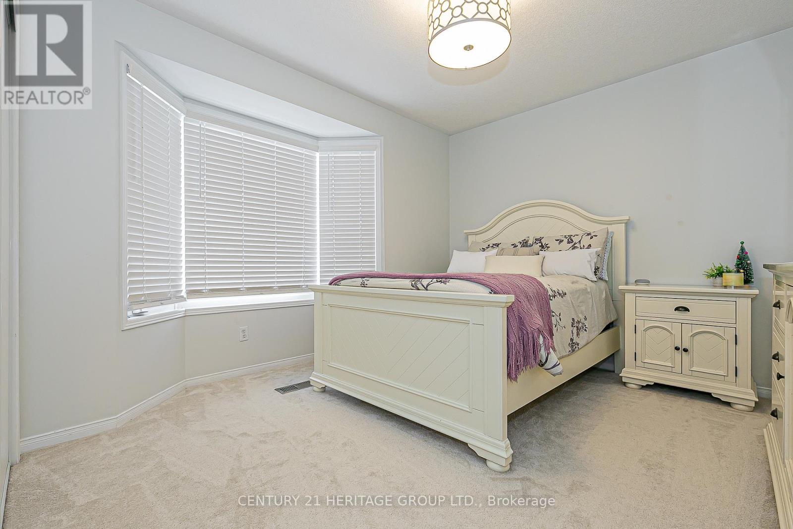 122 Beare Trail, Newmarket, Ontario  L3X 3B6 - Photo 15 - N12533088