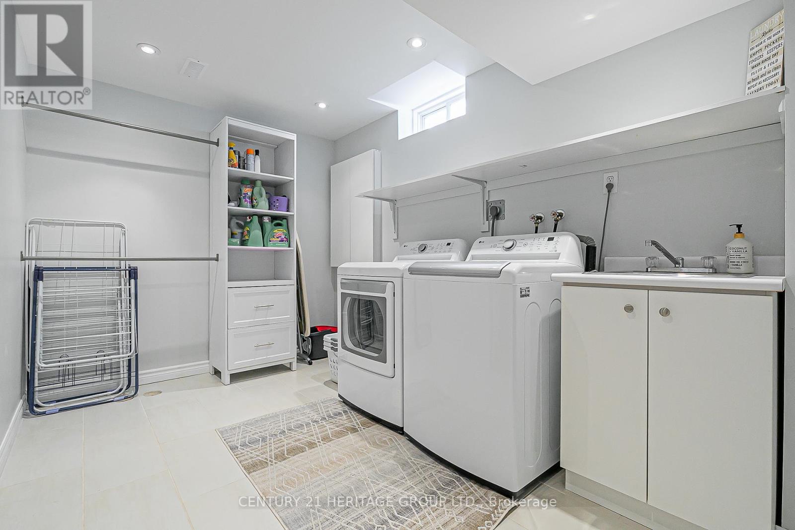 122 Beare Trail, Newmarket, Ontario  L3X 3B6 - Photo 16 - N12533088