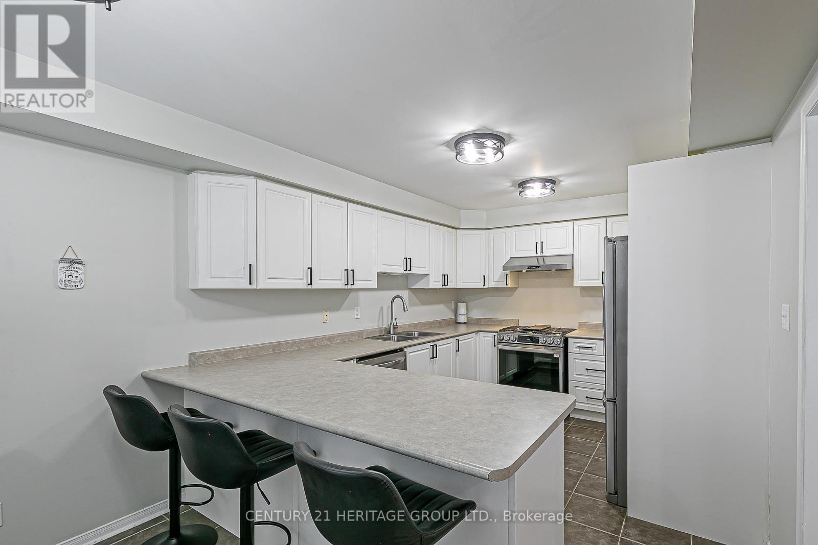 122 Beare Trail, Newmarket, Ontario  L3X 3B6 - Photo 8 - N12533088