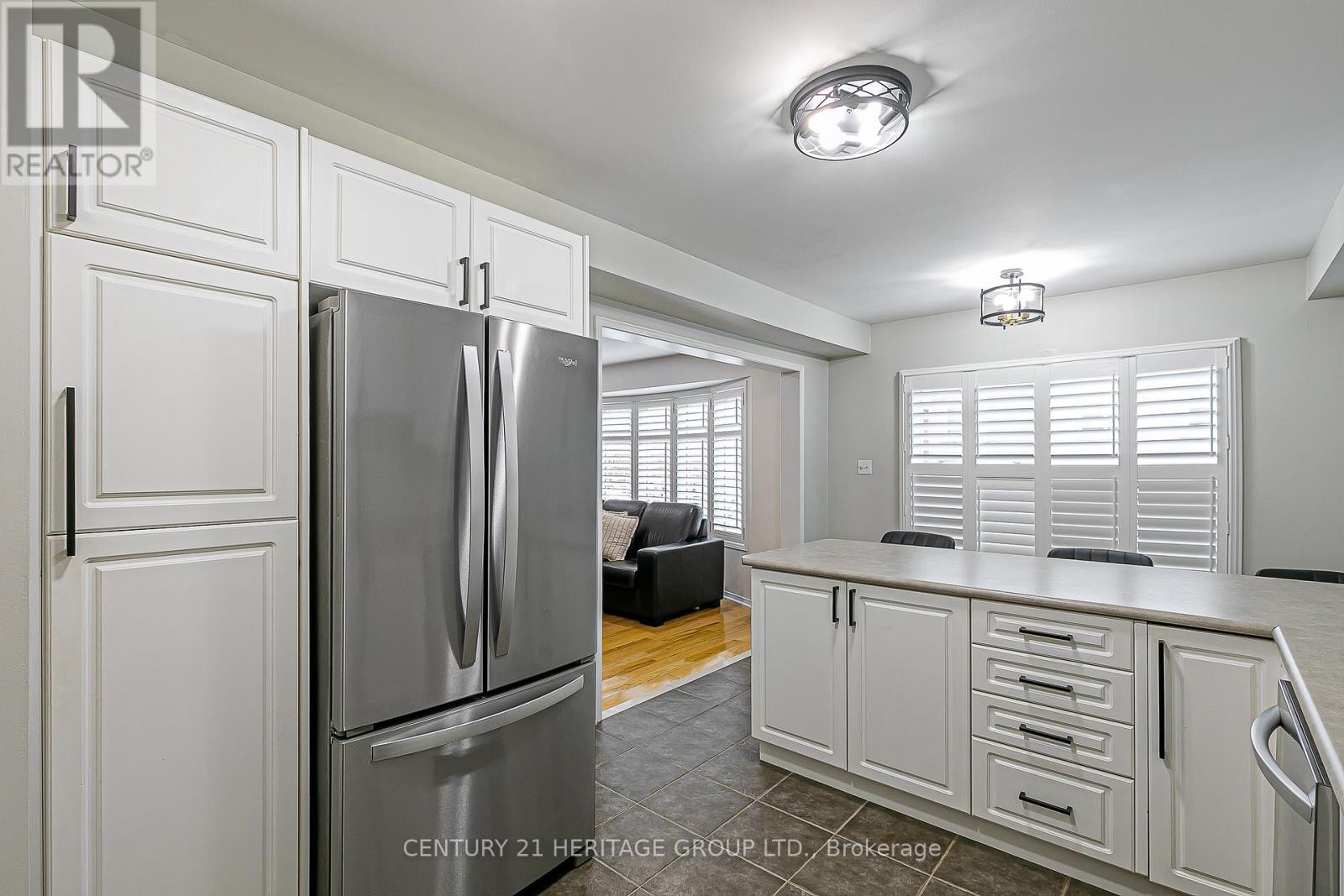 122 Beare Trail, Newmarket, Ontario  L3X 3B6 - Photo 10 - N12533112