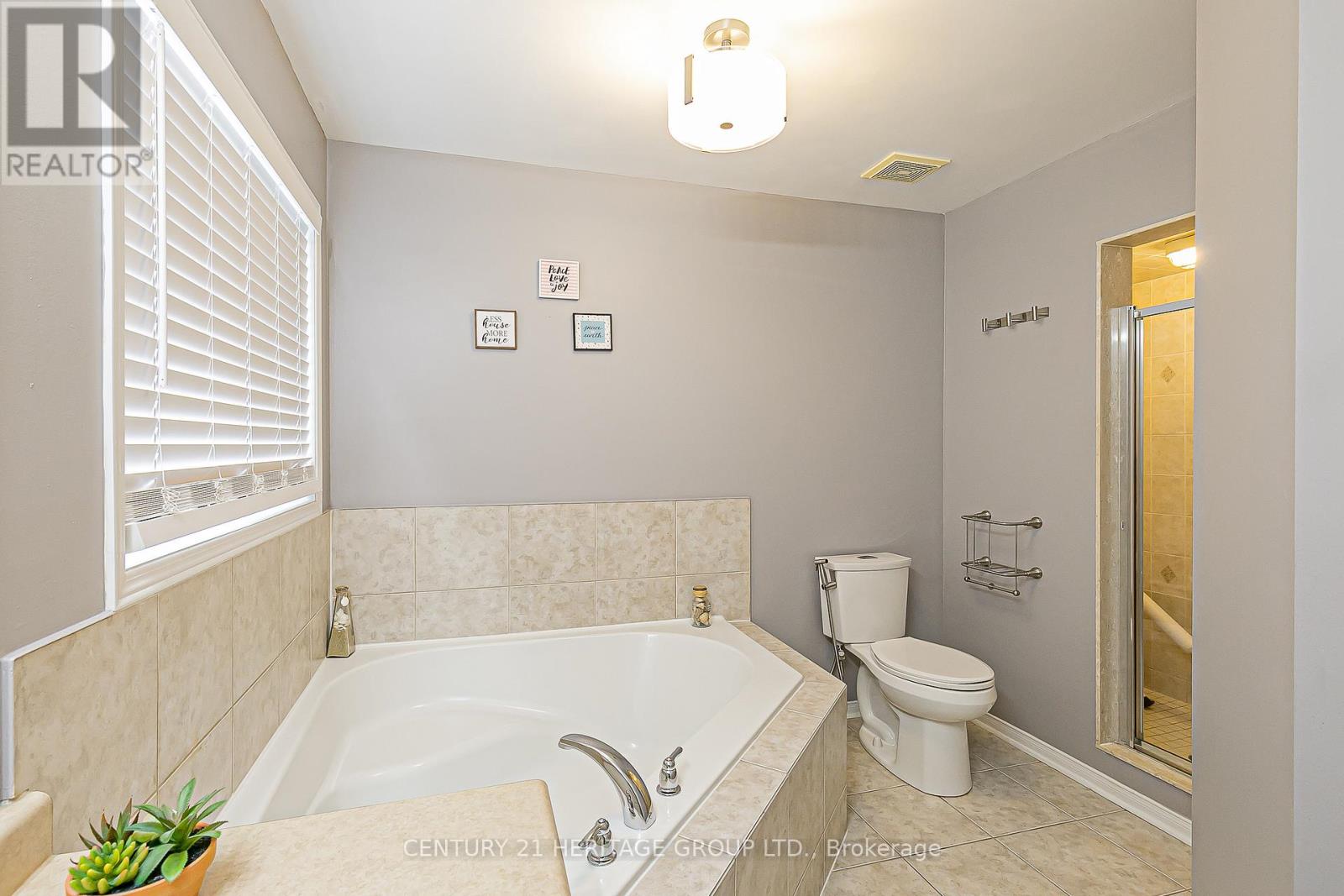 122 Beare Trail, Newmarket, Ontario  L3X 3B6 - Photo 13 - N12533112