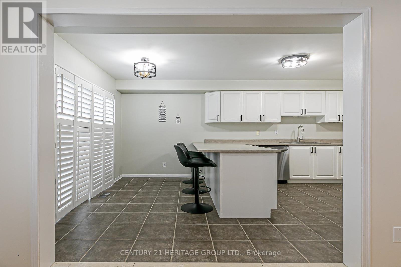 122 Beare Trail, Newmarket, Ontario  L3X 3B6 - Photo 7 - N12533112