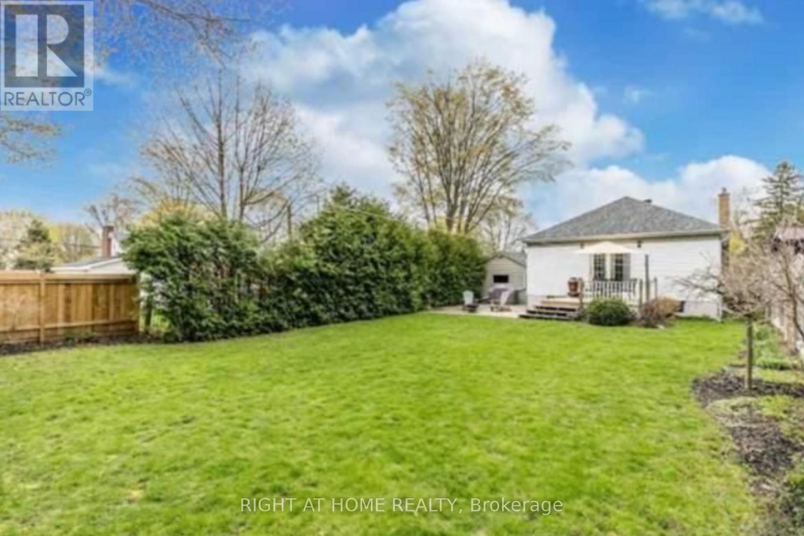 Upper - 5 Shannon Street, Barrie, Ontario  L4M 2K7 - Photo 10 - S12532900